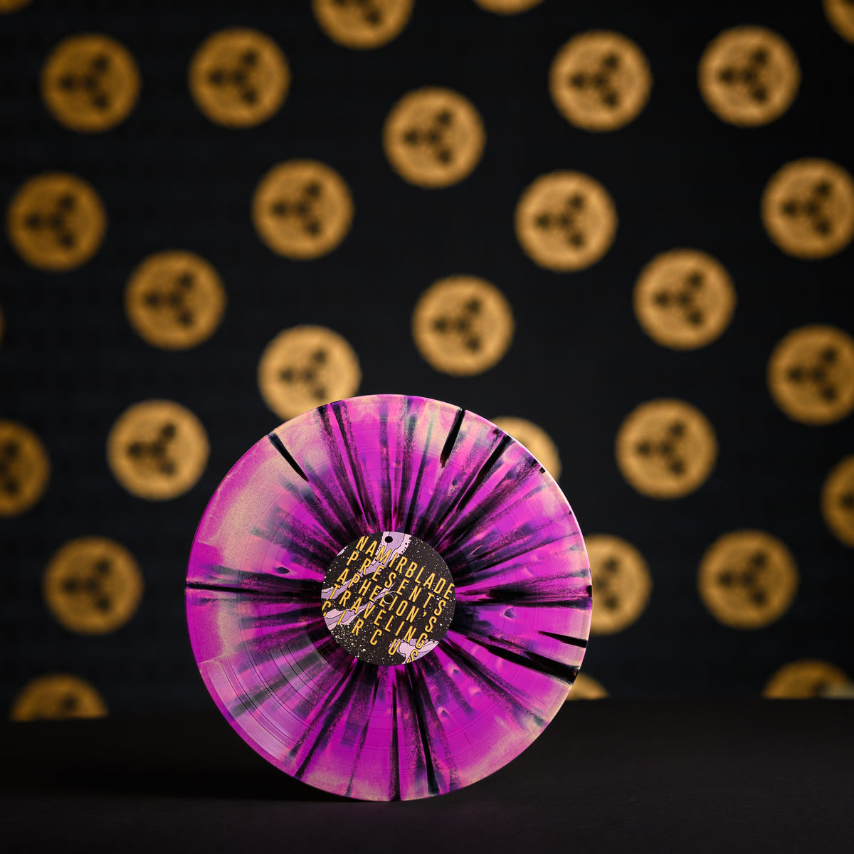 クリエイティブメモリーズ　アルバムカバー　べダズルスター Namir Blade - Aphelion's Traveling Circus (LP) – Mello Music Group